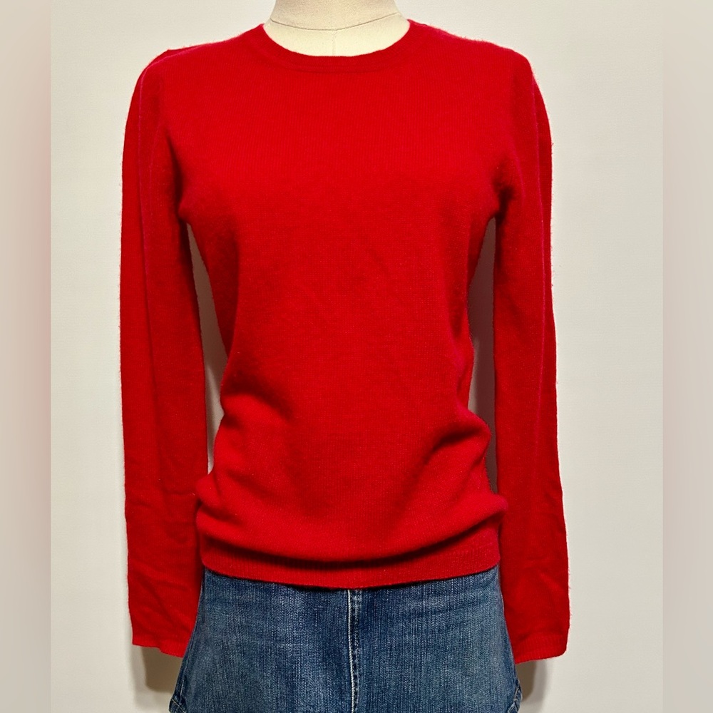 Tahari Vibrant Red Crew Neck Sweater